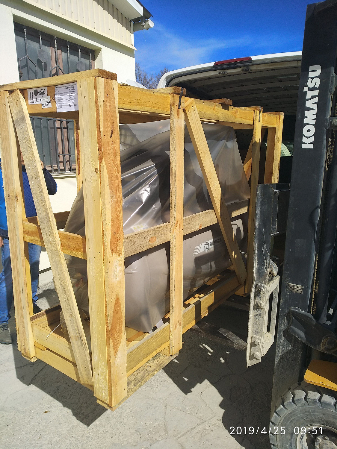 Отгрузка компрессора в Симферополе