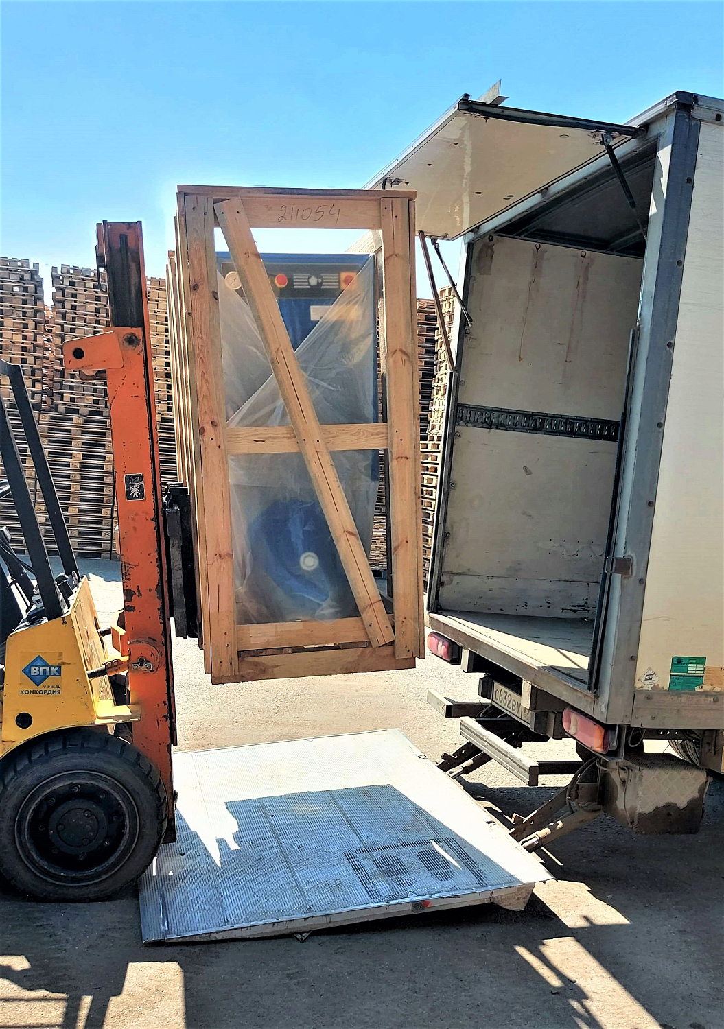 Отгрузка компрессора ВК7Т-10-270 для шиномонтажной мастерской в г. Крымск