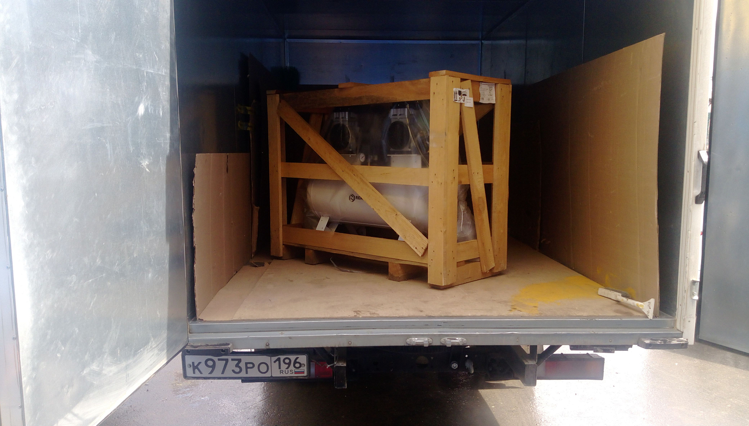 Отгрузка безмасляного компрессора в Екатеринбурге