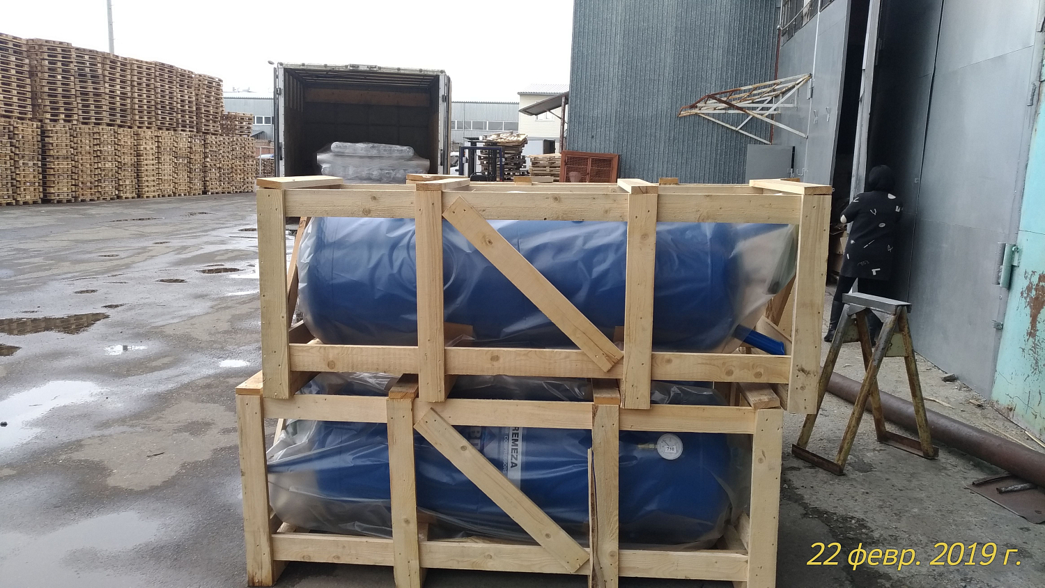 Отгрузка вертикальных ресиверов из Краснодара