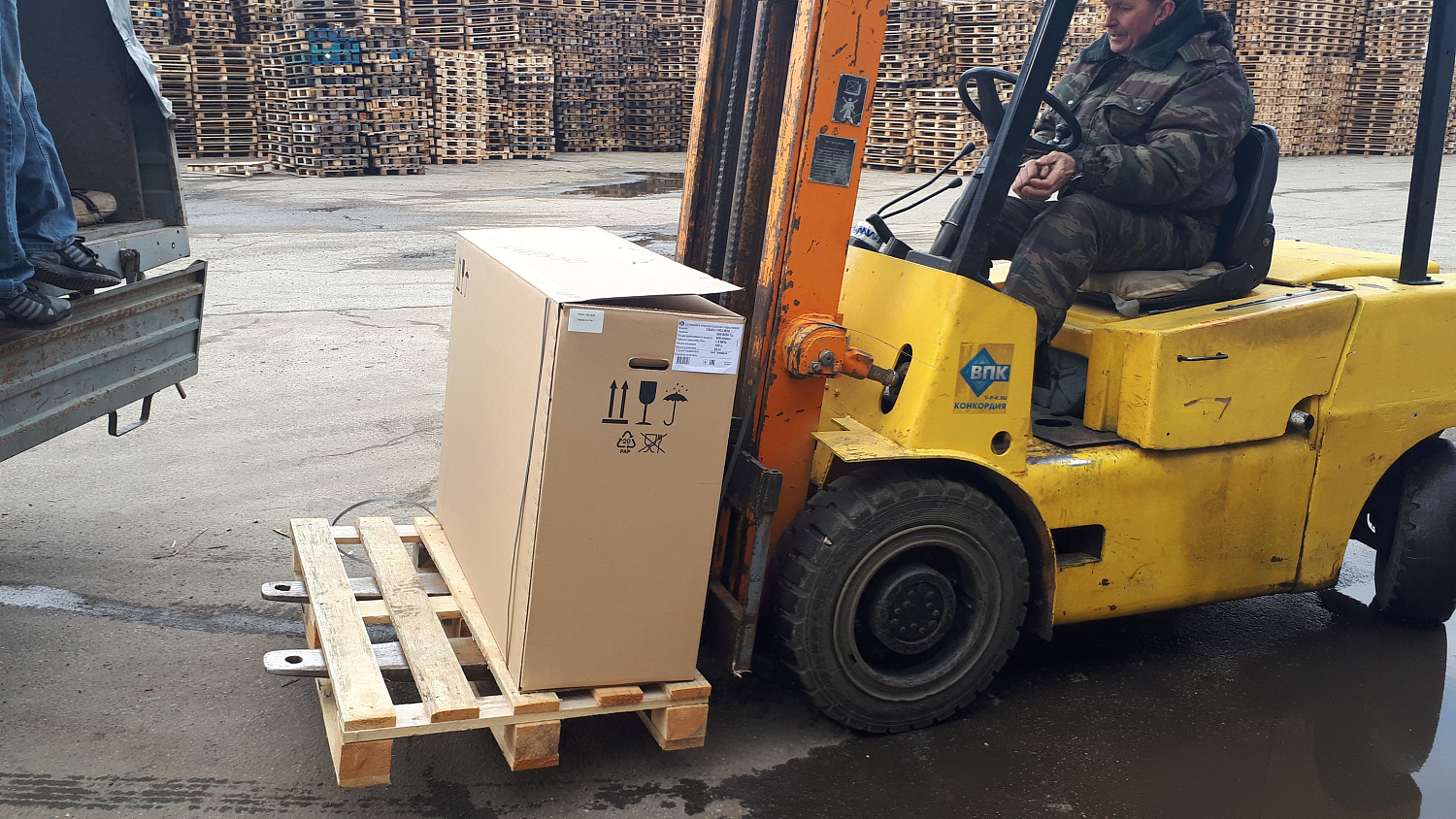 Отгрузка винтовых компрессоров со склада в Краснодаре