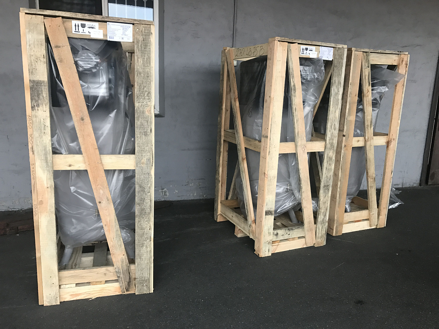 Поставка вертикальных компрессоров клиенту для шиномонтажа Поставка вертикальных компрессоров клиенту для шиномонтажа